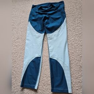 🌈Under Armour Fitted Leggings Size Medium